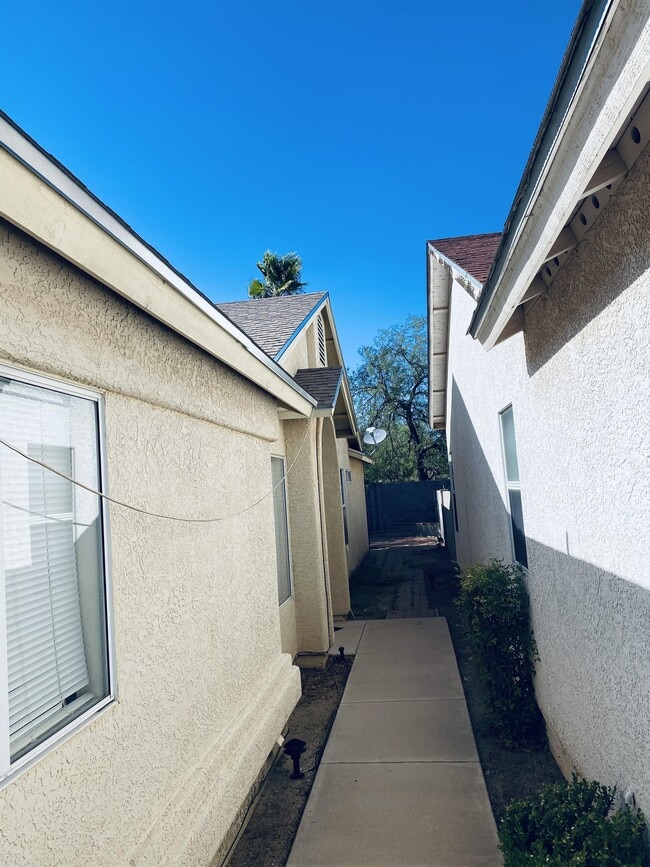 Building Photo - 2964-P2964 W Laquila Aerie