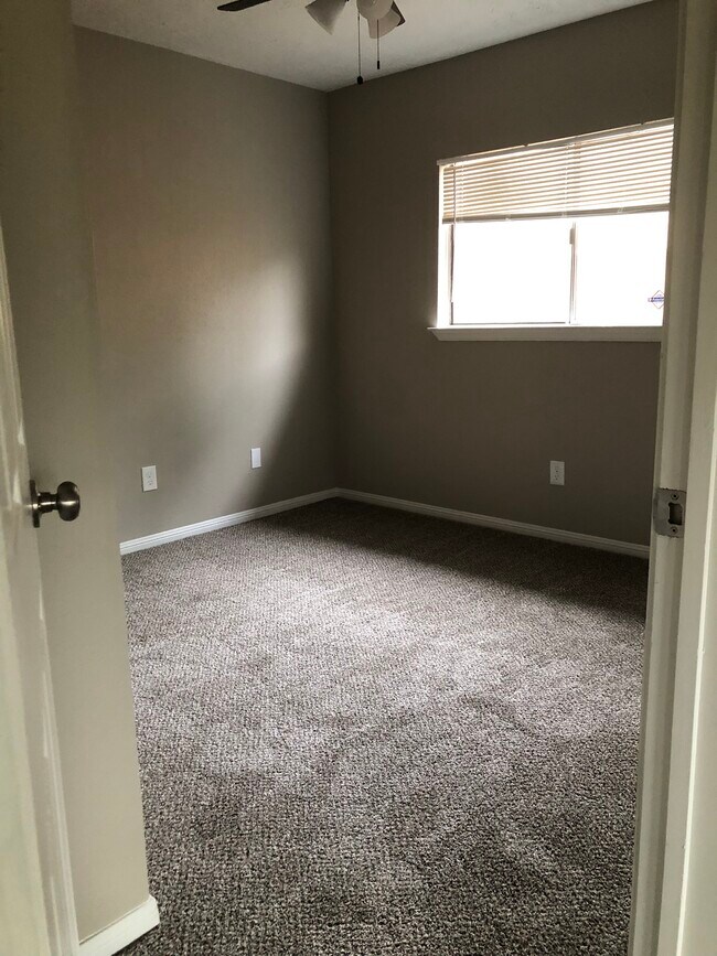 Building Photo - 10815 Swan Glen Dr