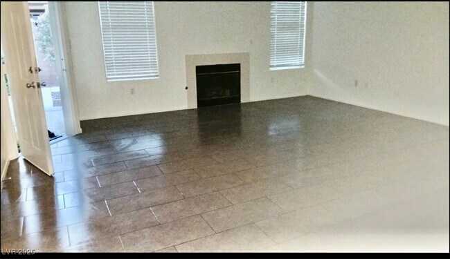 Building Photo - 8555 W Russell Rd