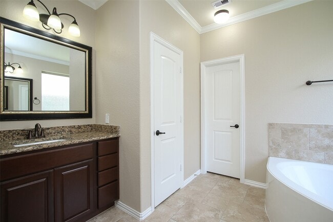 Building Photo - 162 Hearthshire Cir