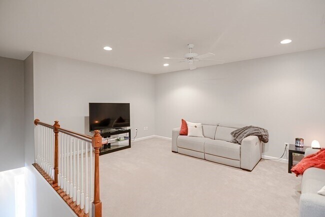 Building Photo - 17 Linkside Ct