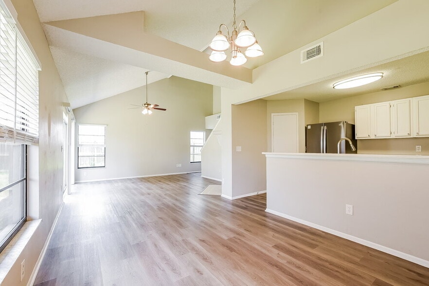 Building Photo - 472 Amethyst Way