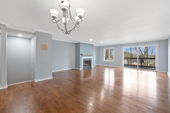 Building Photo - 18 SKYVIEW Ter