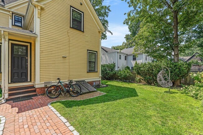 Building Photo - 65 Church St