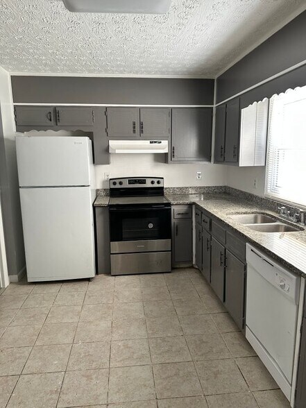 Building Photo - 415 Patrick Henry Ct