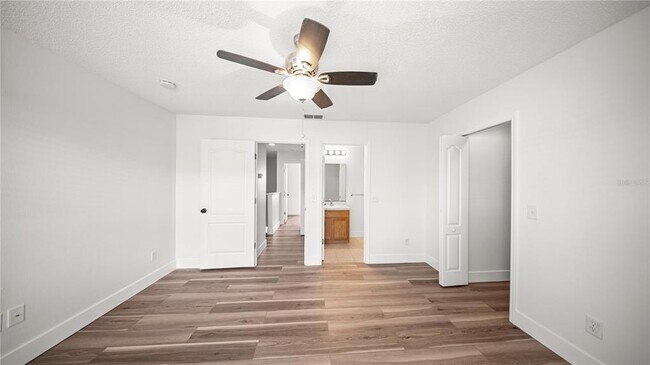 Building Photo - 12649 Somerset Oaks St
