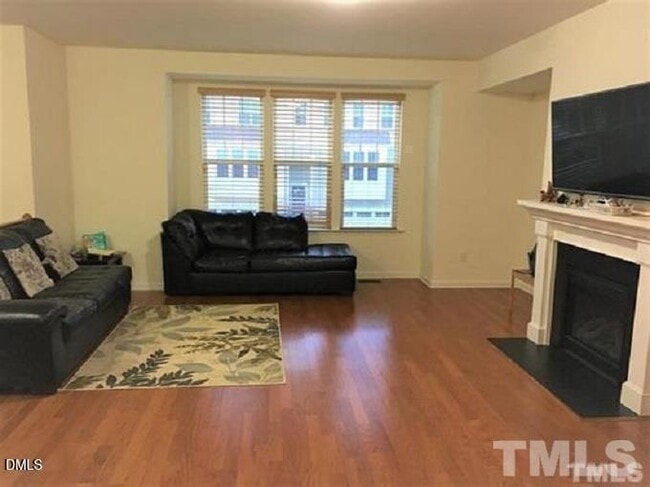 Building Photo - 725 Edgewater Ridge Ct