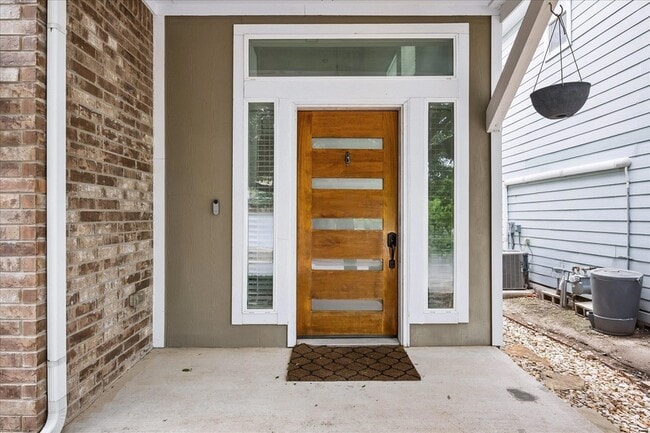 Building Photo - 7203 Bertram Ct