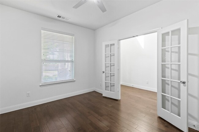 Building Photo - 4424 Overbrook Dr
