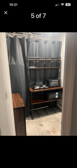 Small appliances- kitchenette area - 10A Manchester Rd