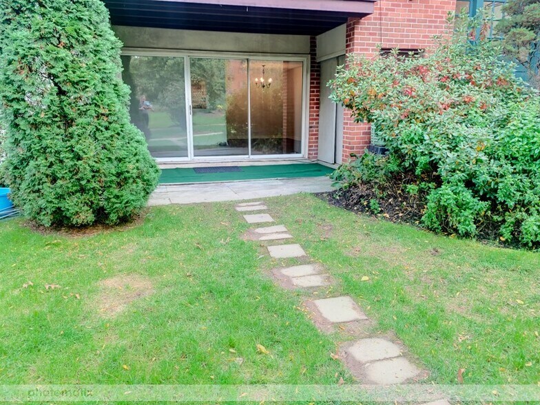 Building Photo - 156 Drummers Ln