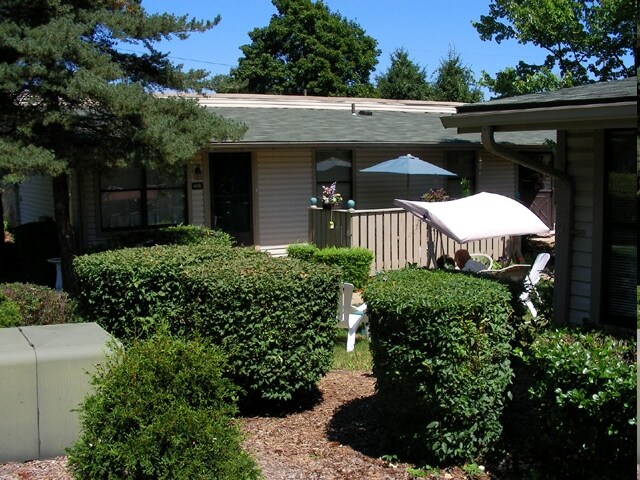 Building Photo - Acadia Court