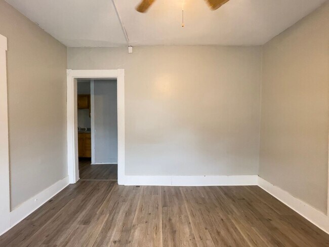 Building Photo - Cozy 1 bedroom Close to Campus