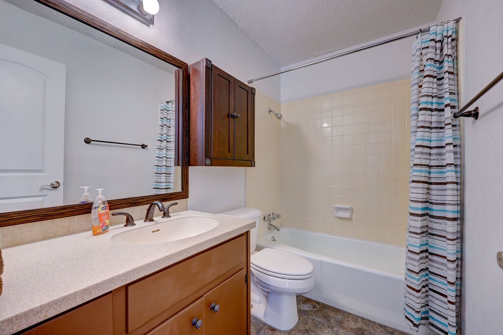 Building Photo - 8600 Woodstone Dr