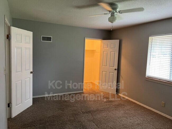Building Photo - 9338 Bluejacket St