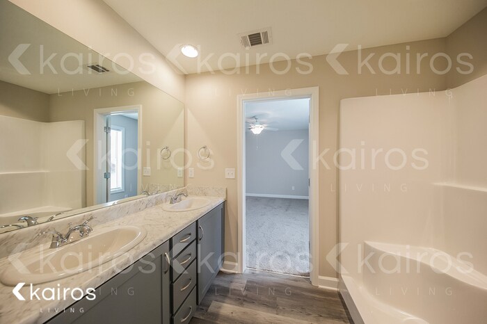 Building Photo - 1366 Maxwell Cir