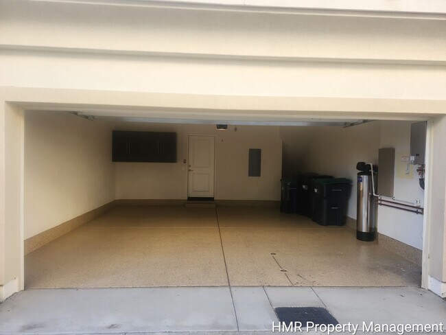 Building Photo - Modern 3-story townhouse in Eastvale-MOVE-IN SPECIAL $2595 FOR FIRST 3 MONTHS!