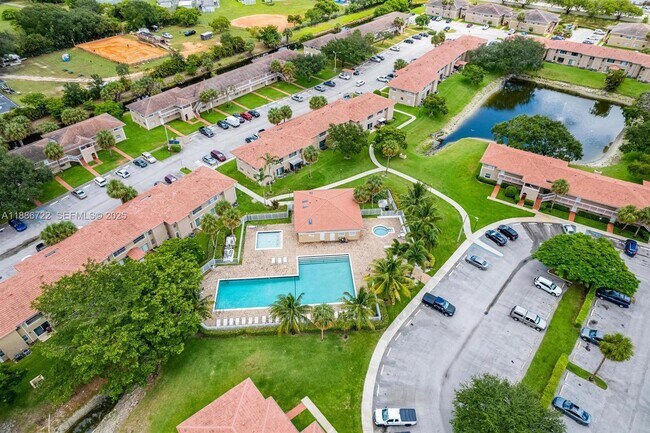 Building Photo - 1018 Twin Lakes Dr