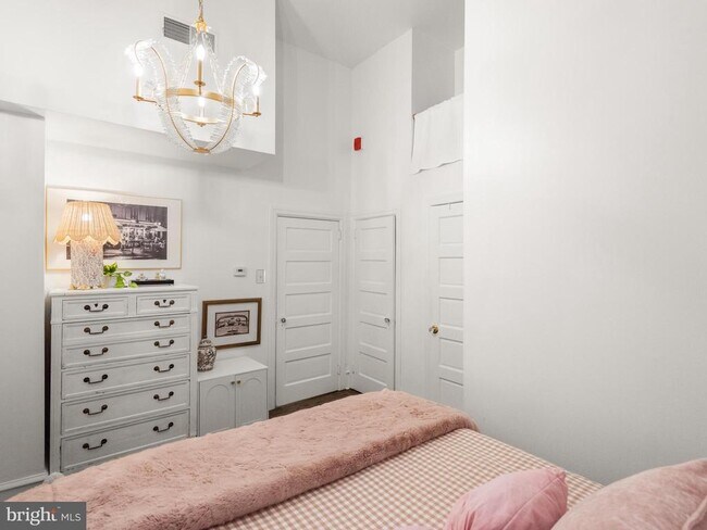 Building Photo - 2122 Spruce St