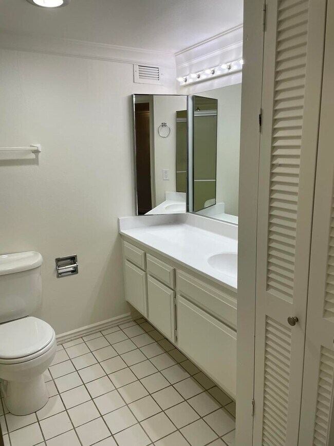 Building Photo - Zions Summit