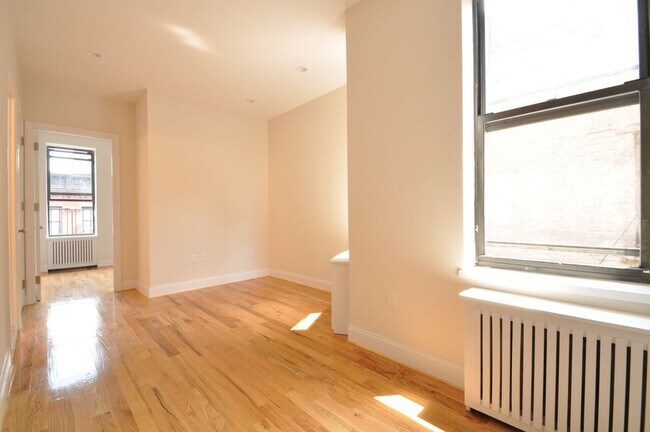 Building Photo - 358 W 45th St