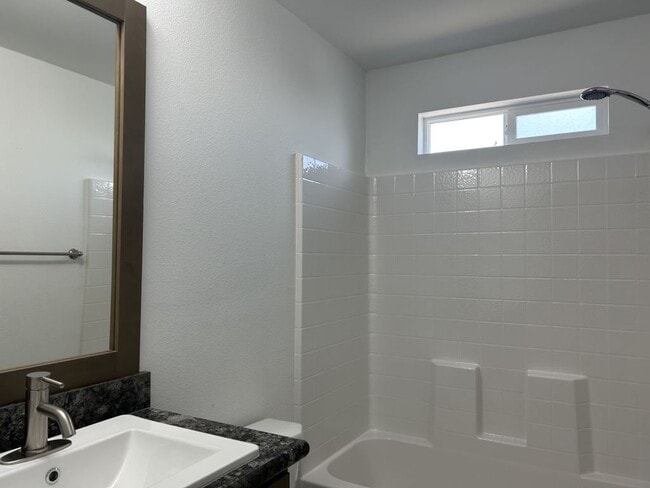 Building Photo - 1601 S Sandhill Rd