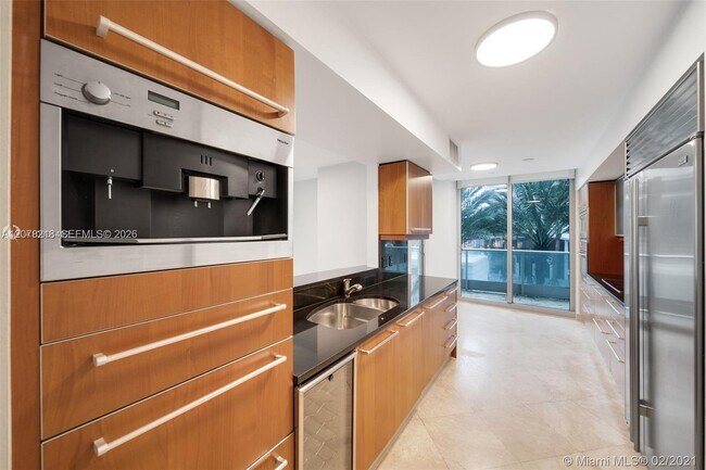 Building Photo - 1331 Brickell Bay Dr