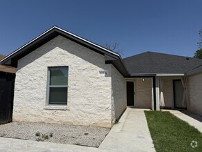Building Photo - Charming 3-Bedroom, 2-Bath Duplex in Waco ...