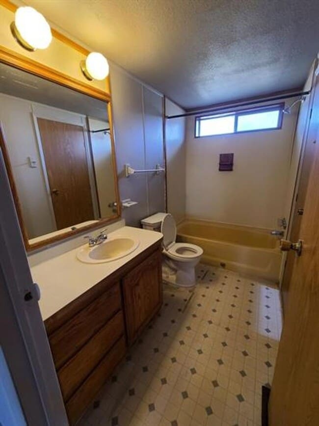 Building Photo - Whitefish Stage Pet Friendly Three Bedroom!