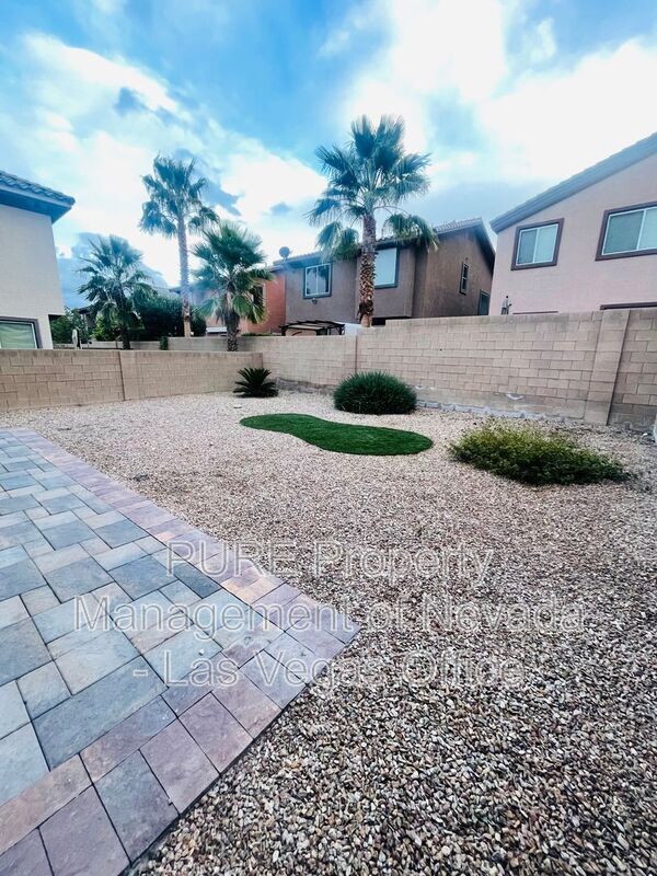 Building Photo - 117 Castle Course Ave