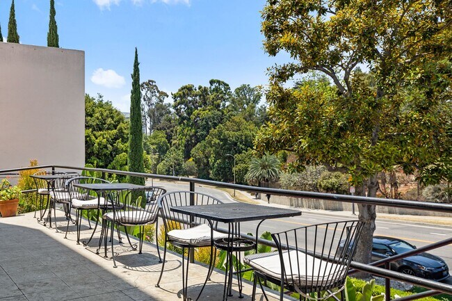 Building Photo - 840 Hilgard Ave