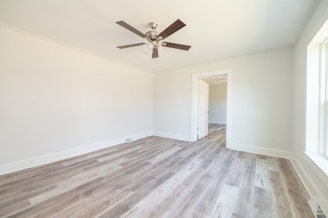 Building Photo - 1437 Briarcliff Dr