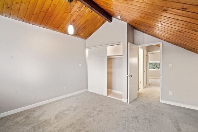 Building Photo - Beautiful Rustic-Style 1-bedroom Apartment...