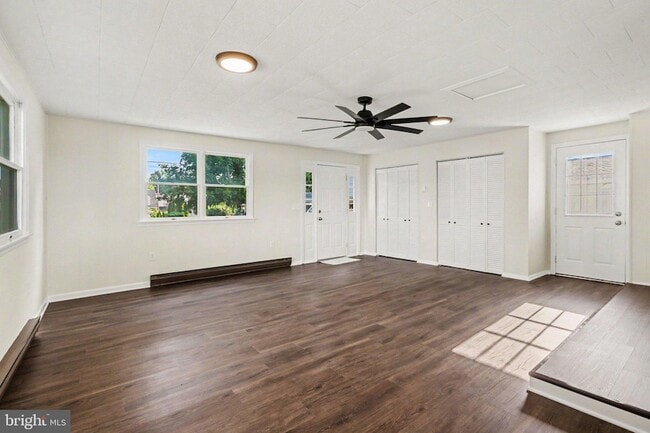 Building Photo - 105 Oak Hill Dr