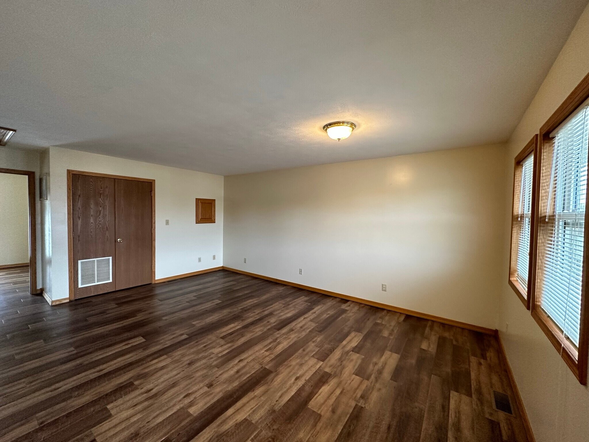 Building Photo - 350 N 100 E