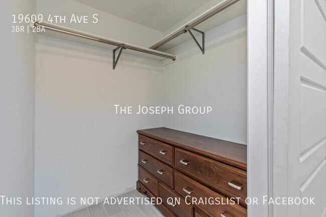 Building Photo - Beautifully updated 3 bed/1.75 bath in Des...