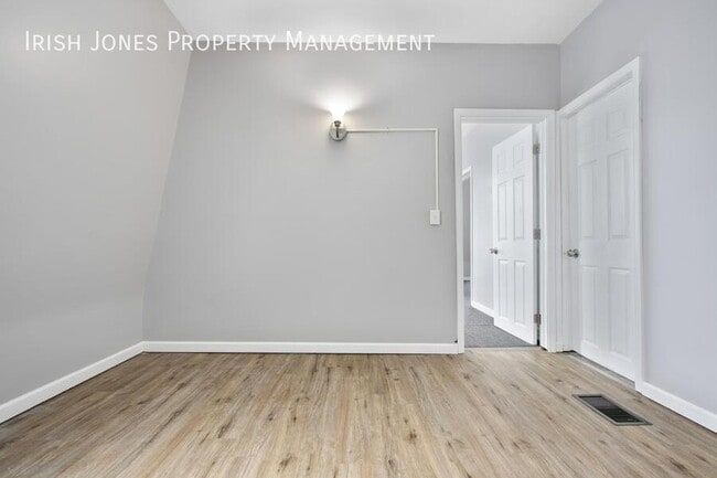 Building Photo - 25 Marshall Ave