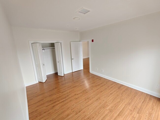 Building Photo - 10 Franklin Ave