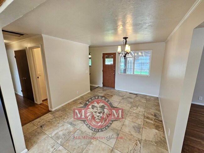 Building Photo - Spacious 5 Bd 3 Ba Home Cottonwood Heights