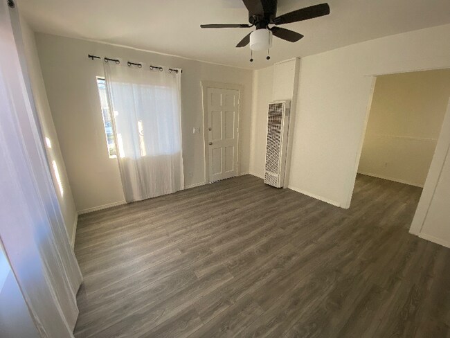 Building Photo - 725 S Osage Ave