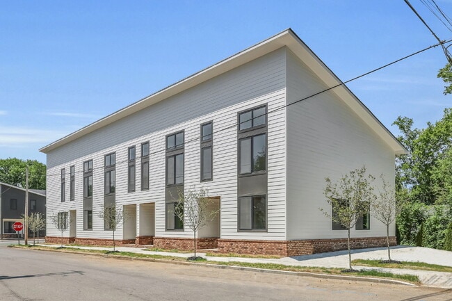 Building Photo - Brand-New Townhome Just Minutes from Downt...