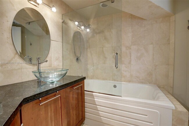 Building Photo - 2699 Tigertail Ave