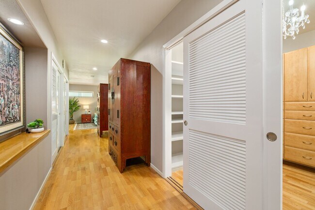 Building Photo - LUXURY RESORT 5/4.5/3+ HOME IN KAHALA, MUS...