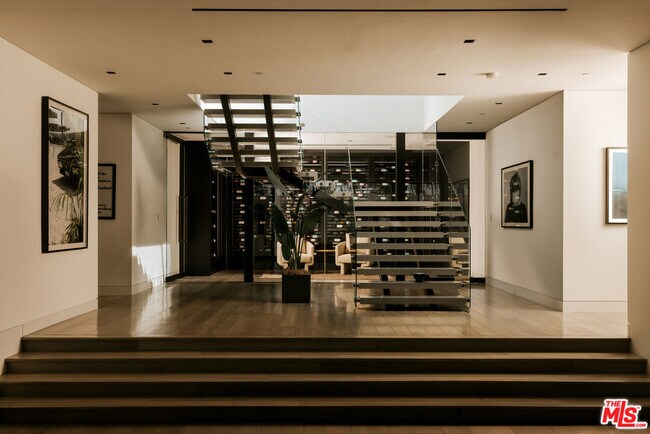 Building Photo - 1536 Blue Jay Way