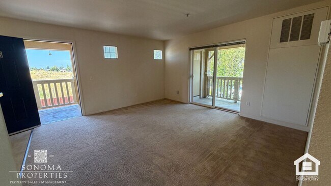 Building Photo - Must-See Charming Second-Level 1 Bedroom Apartment