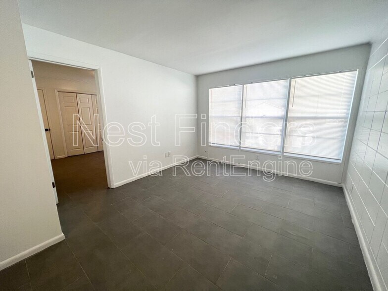 Building Photo - 1318 Sydney Pl