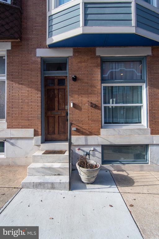 Building Photo - 128 S Ellwood Ave