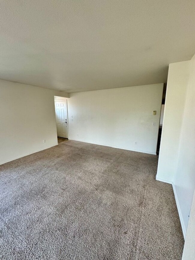 Building Photo - Spacious 3-Bedroom Condo with Bridger View...