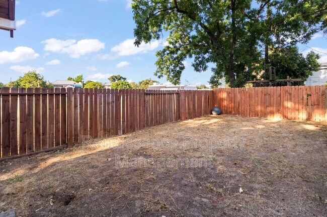 Building Photo - 1026 Windeler Ave