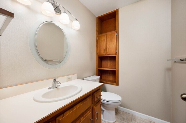 Building Photo - Beautiful home with views and in a gated c...